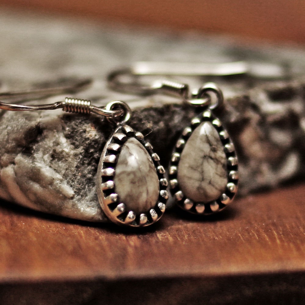 ES-107(WB) Howlite teardrop earring, stone earring, silver earring, cute earring, native american earring