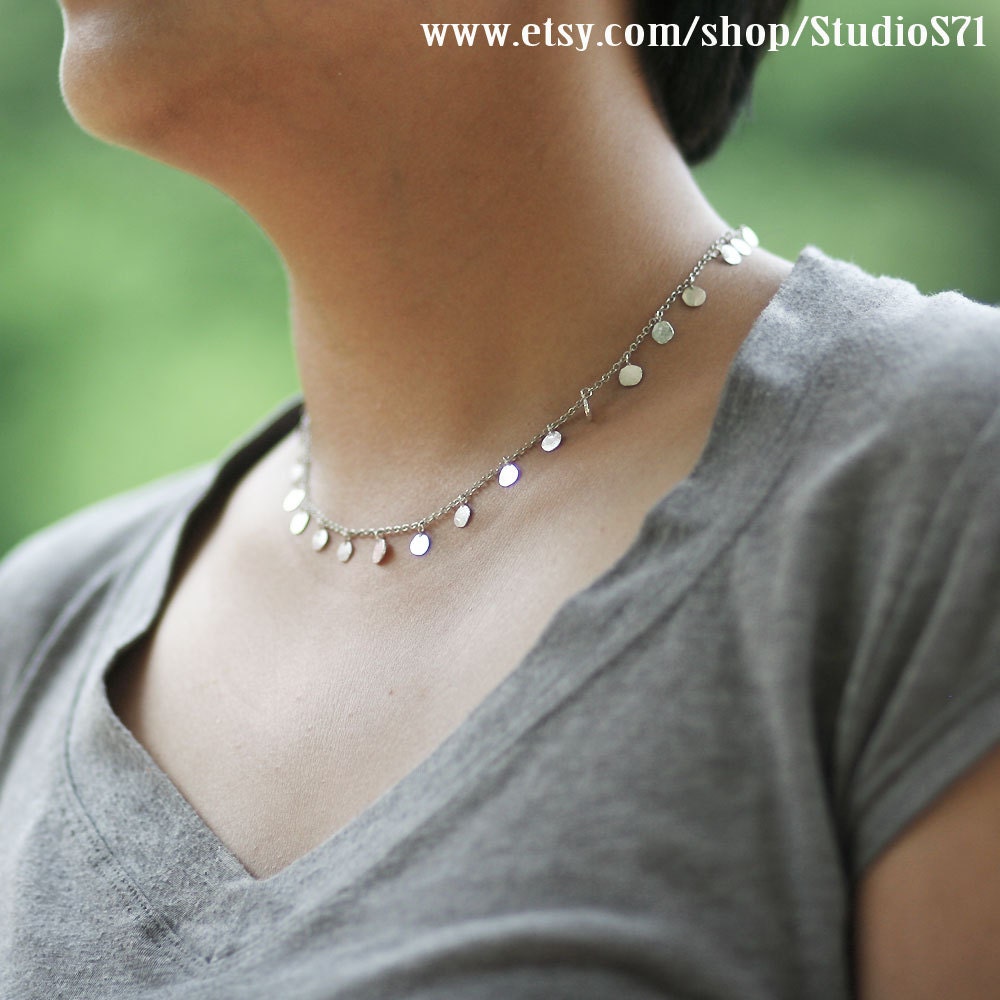 NS-032 Handgeschmiedete Halskette mit Münzanhänger. Silbermünze, ethnische Halskette, Zigeunerkette, böhmische Halskette, Silberkette, Hippie-Halskette