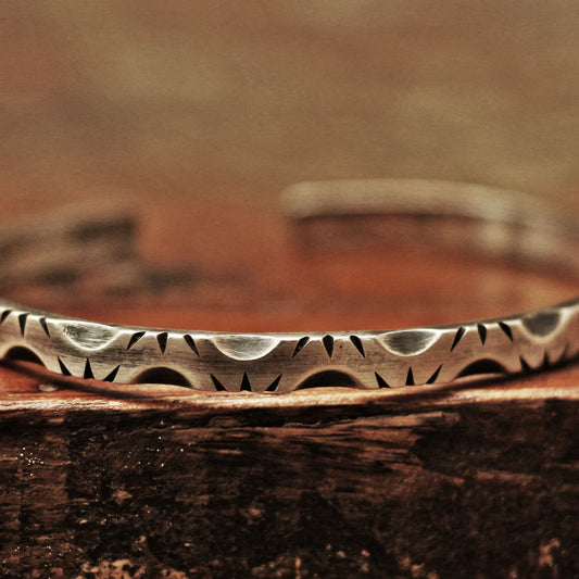 BS 031(FILE WORK VINE PATTERN CUFF)