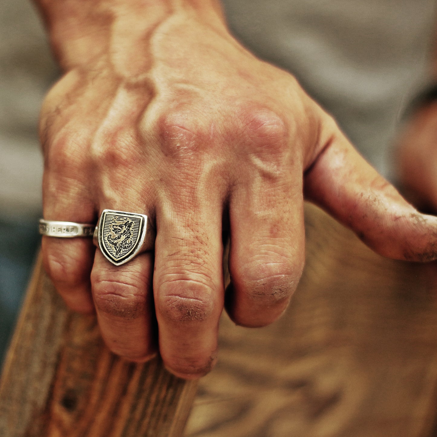 Vintage-Ring, Mittelalter-Ring, geschnitzter Ring, männlicher Ring, Männerring, Wappenring, Siegelring, Holzschnitt, Wolfsring, rustikaler Ring, Chevalier-Ring