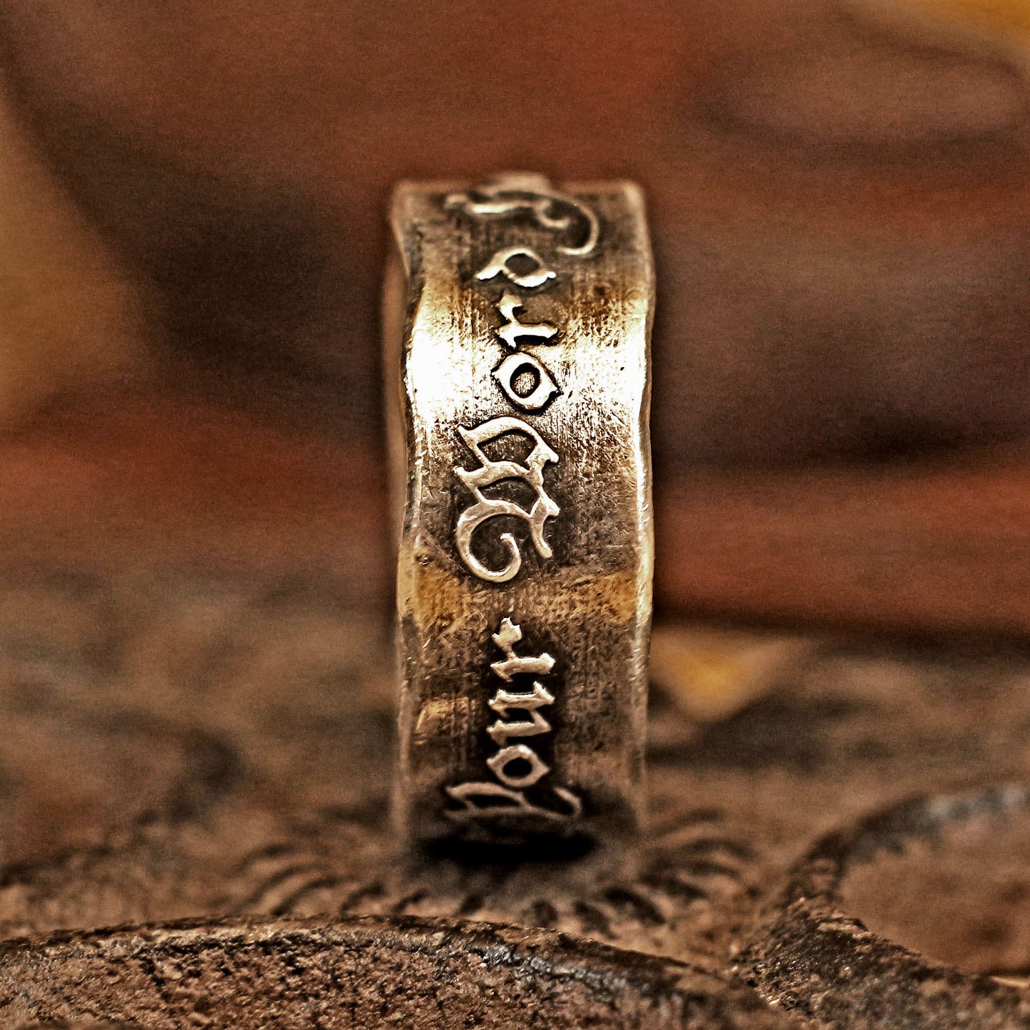 RS-178 Raised letters decorated ring, personalized silver ring, word ring