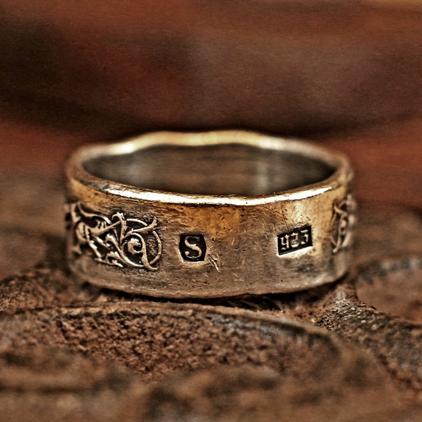 RS-178 Raised letters decorated ring, personalized silver ring, word ring