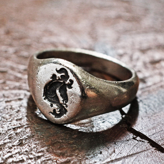 Wachssiegelring, Vintage-Ring, rustikaler Ring, geschnitzter Ring, männlicher Ring, Männerring, Wappenring, Siegelring, Löwenwappen, Charm-Ring, Chevalier