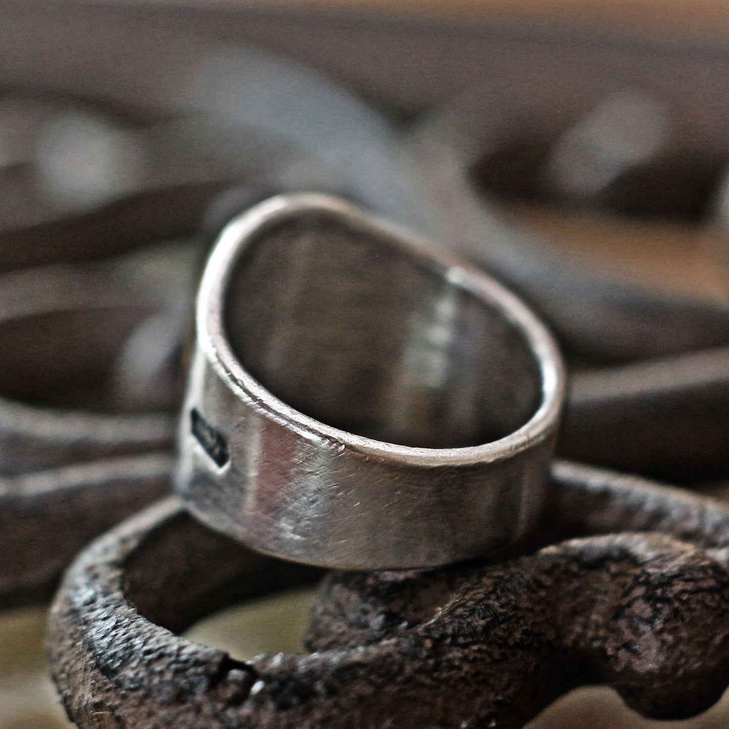 Ring im Vintage-Stil mit geschnitztem Zuckerschädel, inspiriert vom Zeichentrickfilm COCO